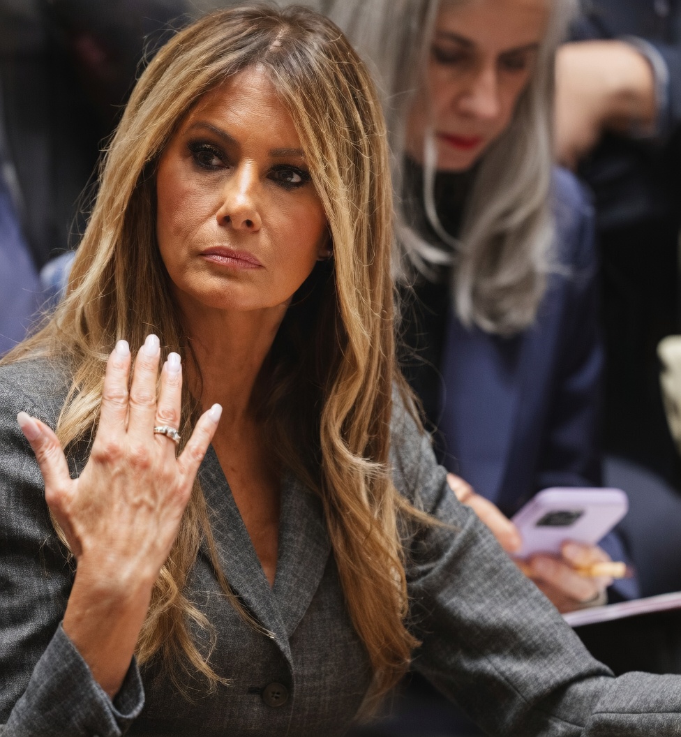 1.Melania Trump admits that she tested positive for…See more
