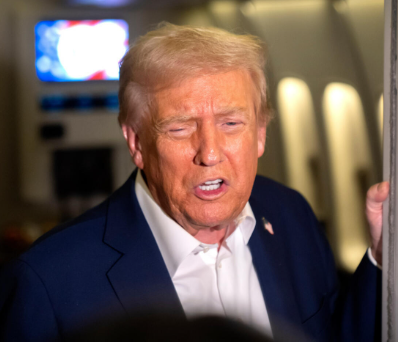 4. Trump's Quiet Moment in Washington: A Pause That Said It All