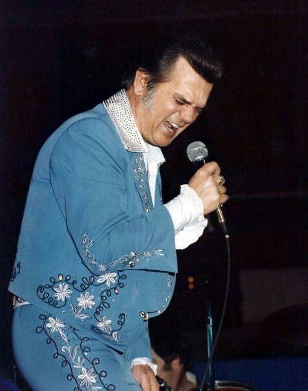 A Night of Regret and Redemption How Conway Twitty – Don’t Take It Away Became One of Country Music’s Most Honest Pleas for Forgiveness