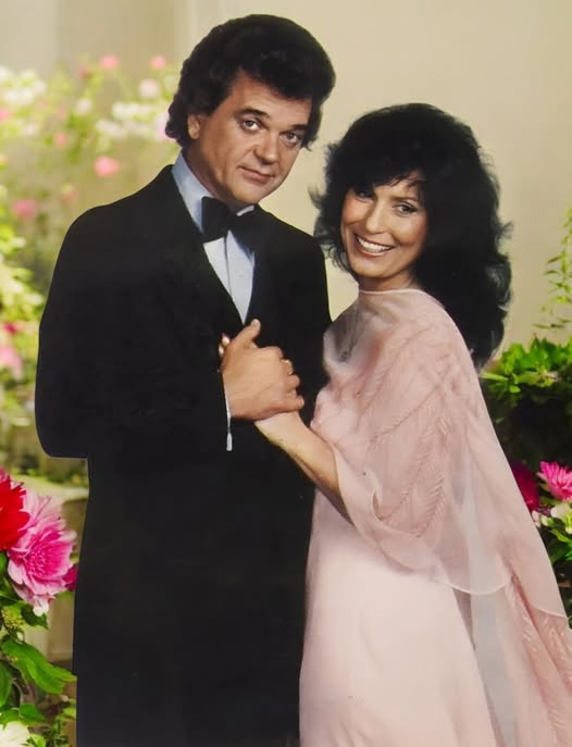 We’ve Closed Our Eyes To Shame – Conway Twitty & Loretta Lynn
