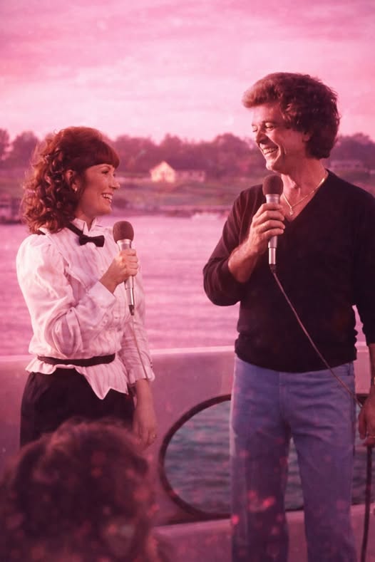 om The Love Story That Never Was But Became Country Music’s Greatest Bond