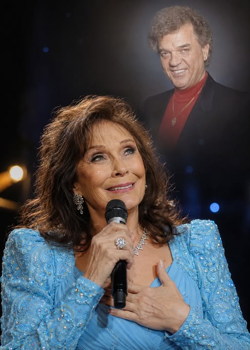 “Loretta Lynn, 90, Leaves 10,000 Fans in Tears as She Reveals Conway Twitty’s Final Promise
