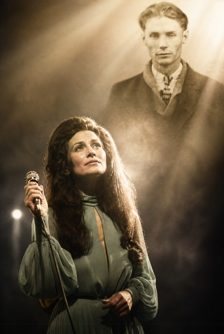 “The Song That Brought Him Back: How Loretta Lynn Turned ‘Coal Miner’s Daughter’ into a Timeless Tribute to Her Father—and a Heartbreaking Memory the World Couldn’t Forget”