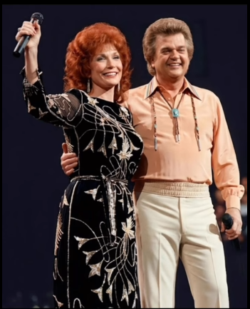 “Two Legends, One Stage” — When Conway Twitty and Loretta Lynn Took Country Music to Another Level on The Tommy Hunter Show Captured from a rare 1980s television performance