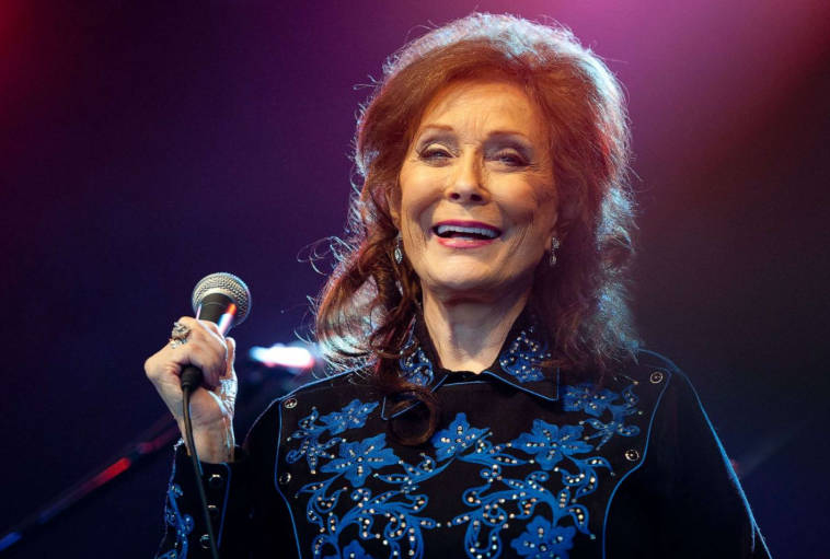 How Loretta Lynn Turned a Gospel Standard Into a Whisper of Healing That Still Echoes Across Generations