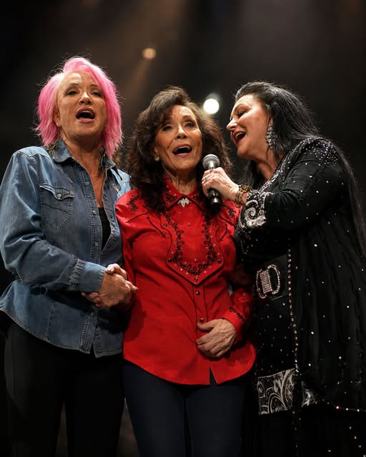 Country Legends Miss Loretta Lynn And Miss Crystal Gayle Record First Ever Duet.