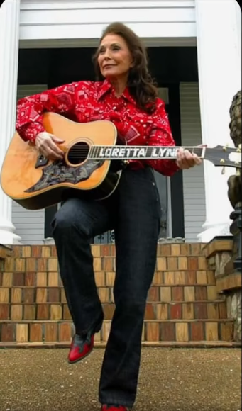 When The Voice Returned For One More Verse The Night Loretta Lynn Reminded Country Music Who She Was