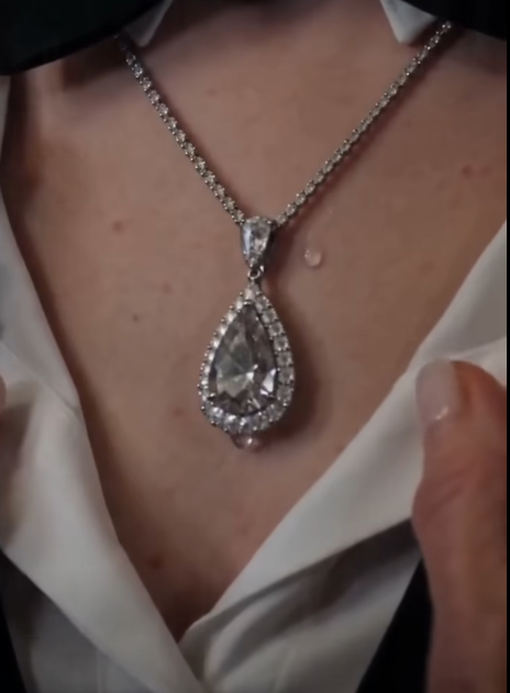 The charity event was full of rich guests, expensive perfume, and flashing cameras. But near the dessert table stood a poor girl in worn-out shoes, staring at a beautiful handbag left on a chair.