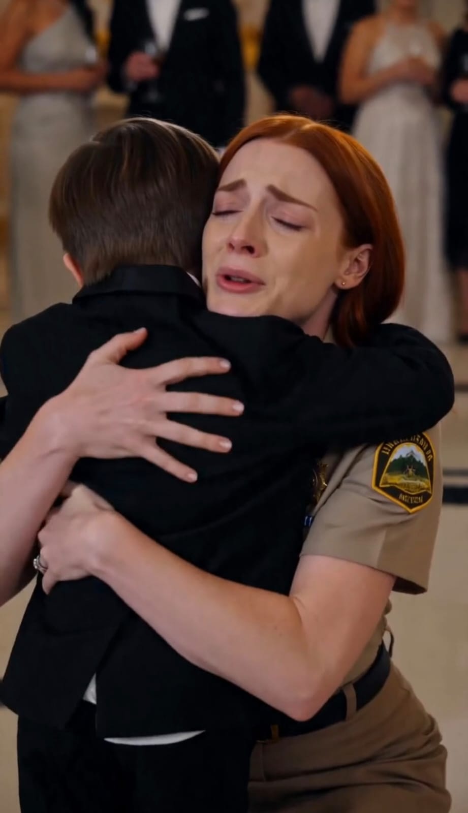 THEY THOUGHT A 5-YEAR-OLD WOULD KEEP THEIR SECRET—UNTIL HE RAN INTO HIS COP MOTHER’S ARMS WITH A TINY SILVER KEY