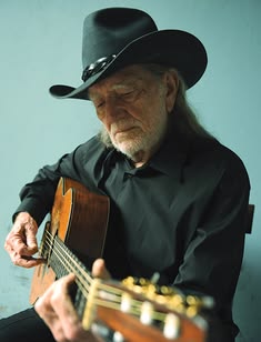 Willie Nelson Turned an Old 1945 Song Into His First No. 1 Hit — And Nearly Everyone at His Record Label Thought the Recording Sounded Wrong