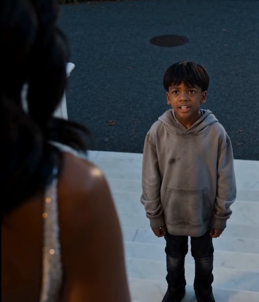 A poor-looking ten-year-old boy arrives at a billionaire's mansion claiming he is the true heir.