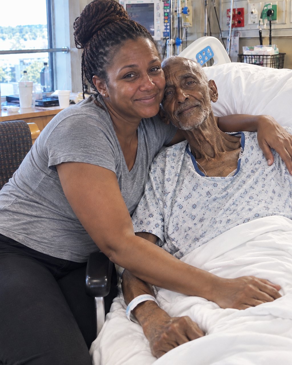 A terminally ill man asked me to pretend to be his daughter because he didn't want to die alone — after he passed away, a nurse came up to me and asked, "Do you really have no idea why he chose you?"