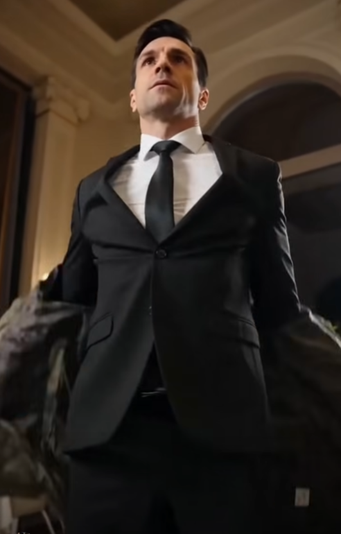 THE UNDERCOVER BILLIONAIRE