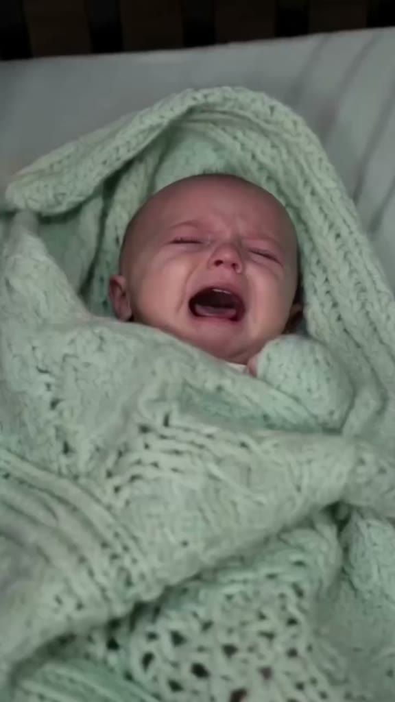 I Kept My Newborn Wrapped in Green When Helena Screamed That Final Lie...