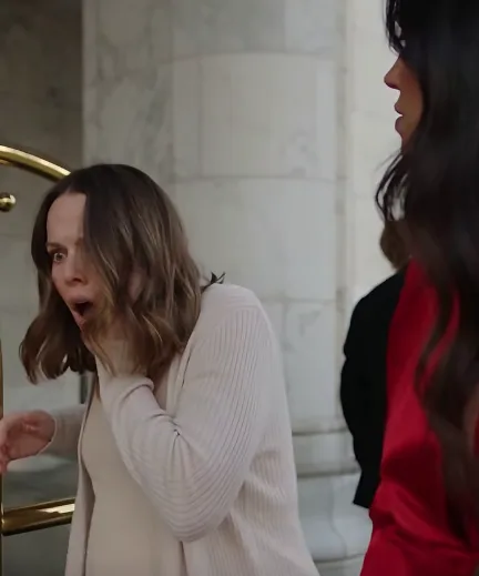 THE MILLIONAIRE HUSBAND DUMPED HIS PREGNANT WIFE IN PUBLIC TO MARRY HIS MISTRESS