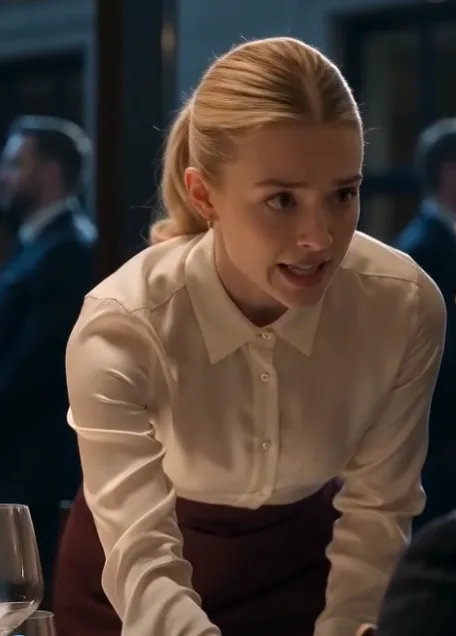 "The Waitress Slipped the Mafia Boss a Napkin Note