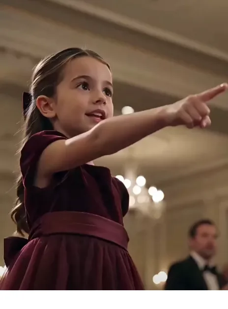 A LITTLE GIRL POINTED AT THE PREGNANT HEIRESS AND SAID