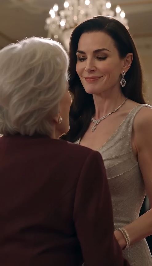 She Tried to Humiliate My Elderly Mother at the Family Banquet—Then One Threat Made My Mother Look Terrified.