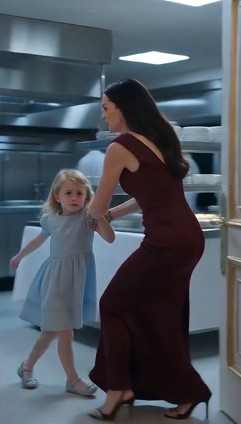 I Found a Six-Year-Old Locked Outside My Family Gala—Then Her Silver Locket Proved She Was the Daughter I’d Been Kept From for Six Years
