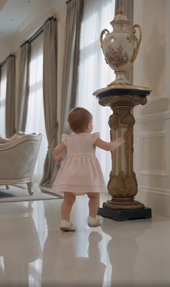 My Granddaughter Accidentally Broke a Vase—Then the Envelope Hidden Inside Turned My Family Against Me.