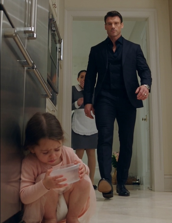 Sophia stood barefoot on the cold kitchen floor holding an empty bowl while Vanessa deliberately threw away the meal prepared for her and cruelly told the child that hunger was her mother’s problem.