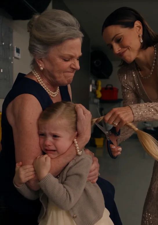 Inside the underground garage, Marjorie pinned three-year-old Mila against a padded bench while Sabrina grabbed the child’s long side braid and cut it off, warning her to keep quiet the next time she saw something.