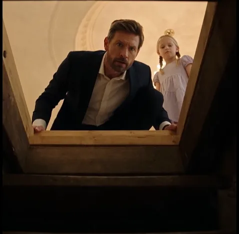 THE LITTLE GIRL HEARD SOMETHING UNDER THE FLOOR… THEN THEY FOUND HER 😱🚪