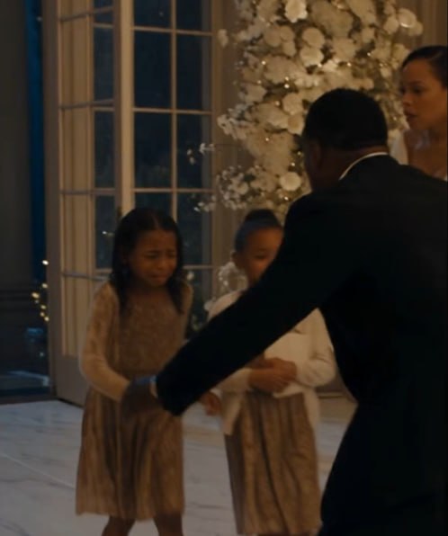 Moments before my wedding, two rain-soaked barefoot girls burst into the ballroom calling my fiancé 'Daddy.' They were supposed to be safe in Portugal, but the hidden letter in their hands changed everything.