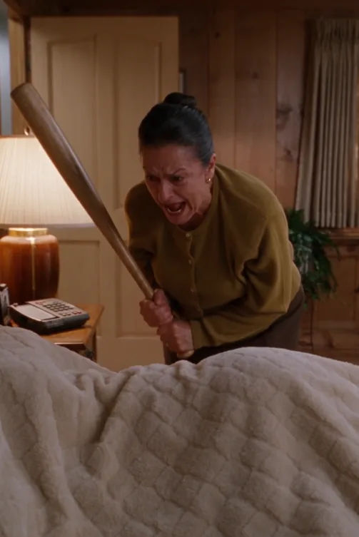 **MY MOTHER-IN-LAW HIT ME WITH A WOODEN STICK BECAUSE I WOULDN’T GET OUT OF BED—BUT WHEN SHE PULLED BACK THE BLANKET AND SAW THE BLOOD, SHE FROZE IN HORROR. THEN MY HUSBAND WALKED IN AND SCREAMED… 😱💔**