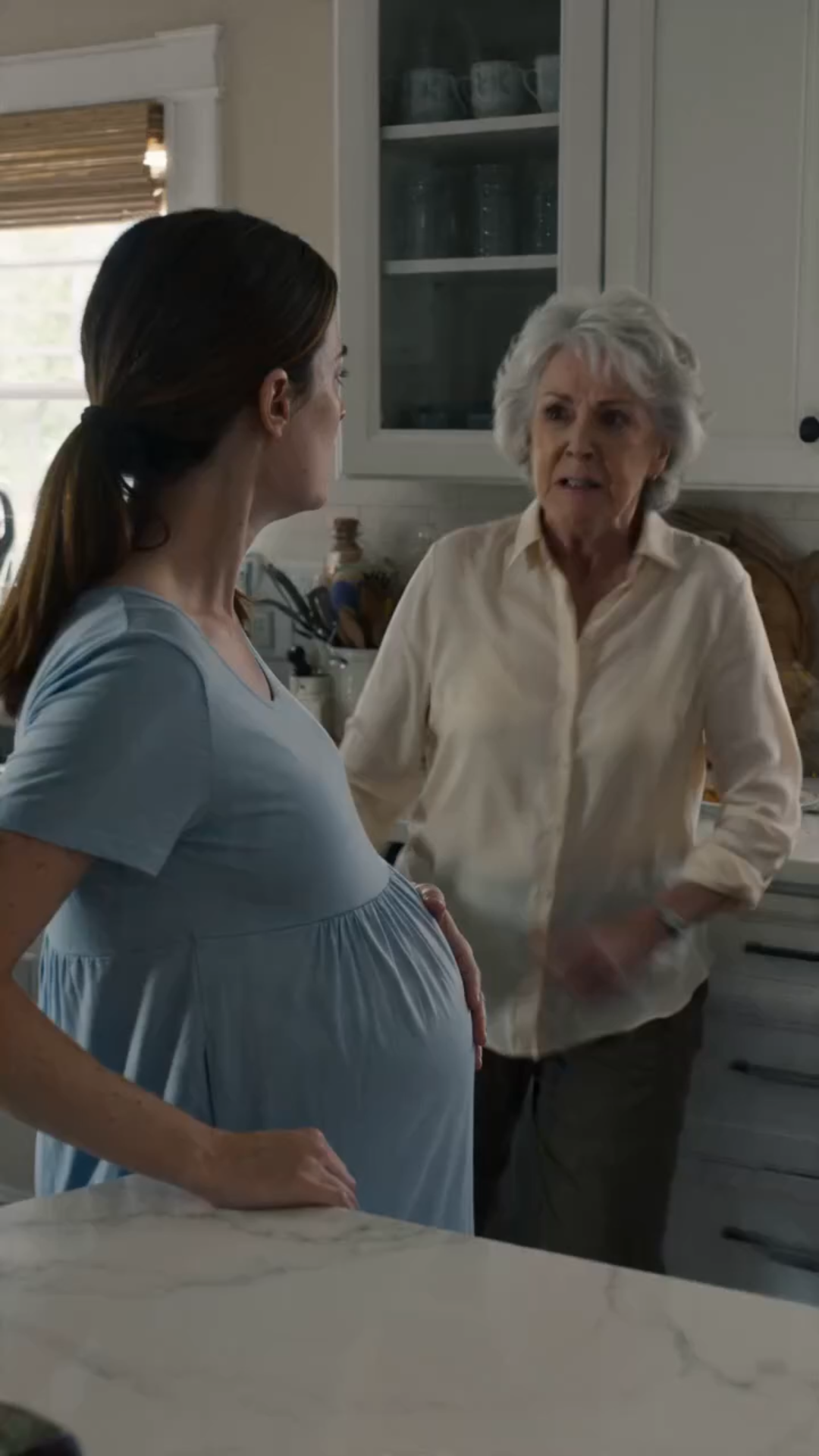 🚨 MY AUNT SLAPPED MY PREGNANT WIFE AND CALLED HER TRASH… THEN THE PERSON STANDING IN THE DOORWAY MADE THE ENTIRE FAMILY GO SILENT 😳💔