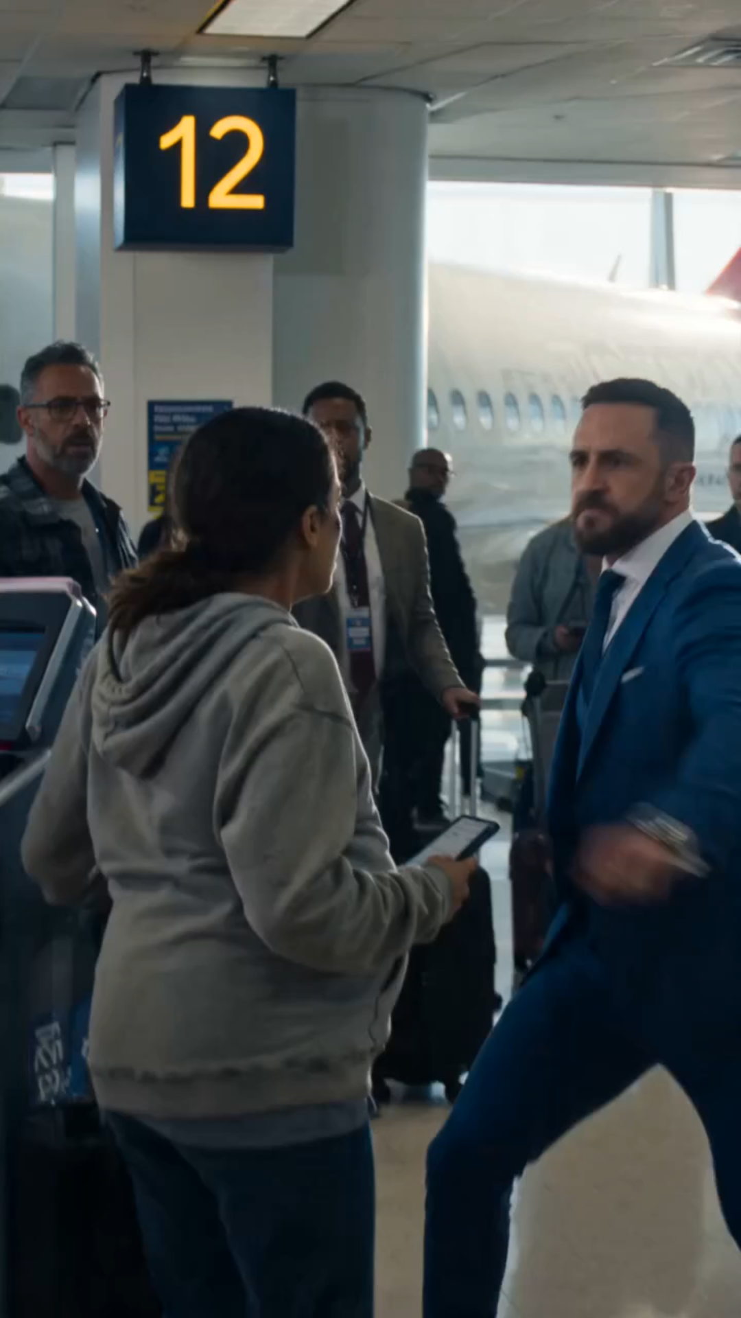 HE SLAPPED A PREGNANT WOMAN AT GATE 12—THEN THE PILOT WALKED OFF THE PLANE AND SAID FIVE WORDS THAT CHANGED EVERYTHING