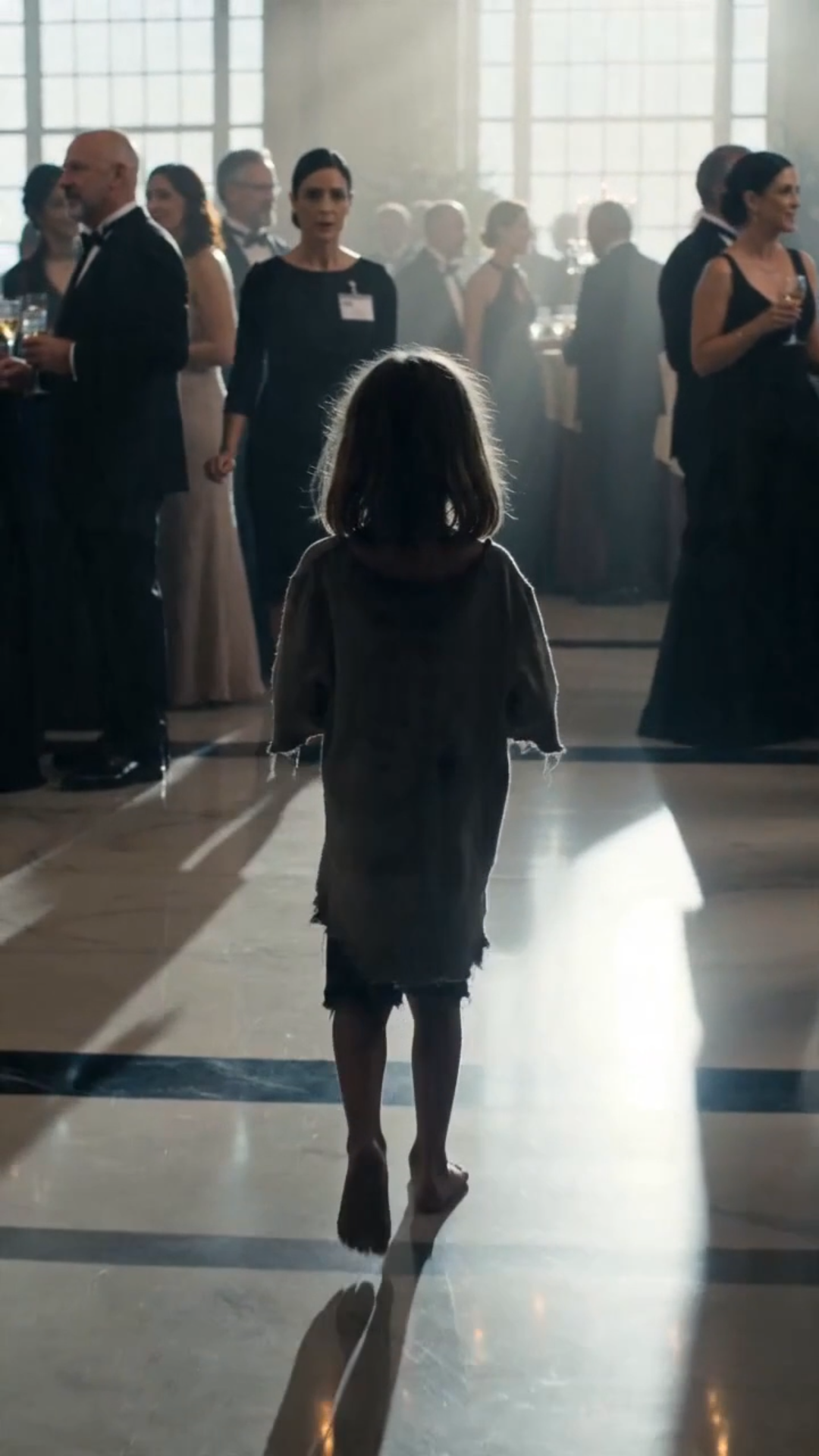 They Tried to Send the Little Girl Away—Then the Old Man Saw Her Necklace