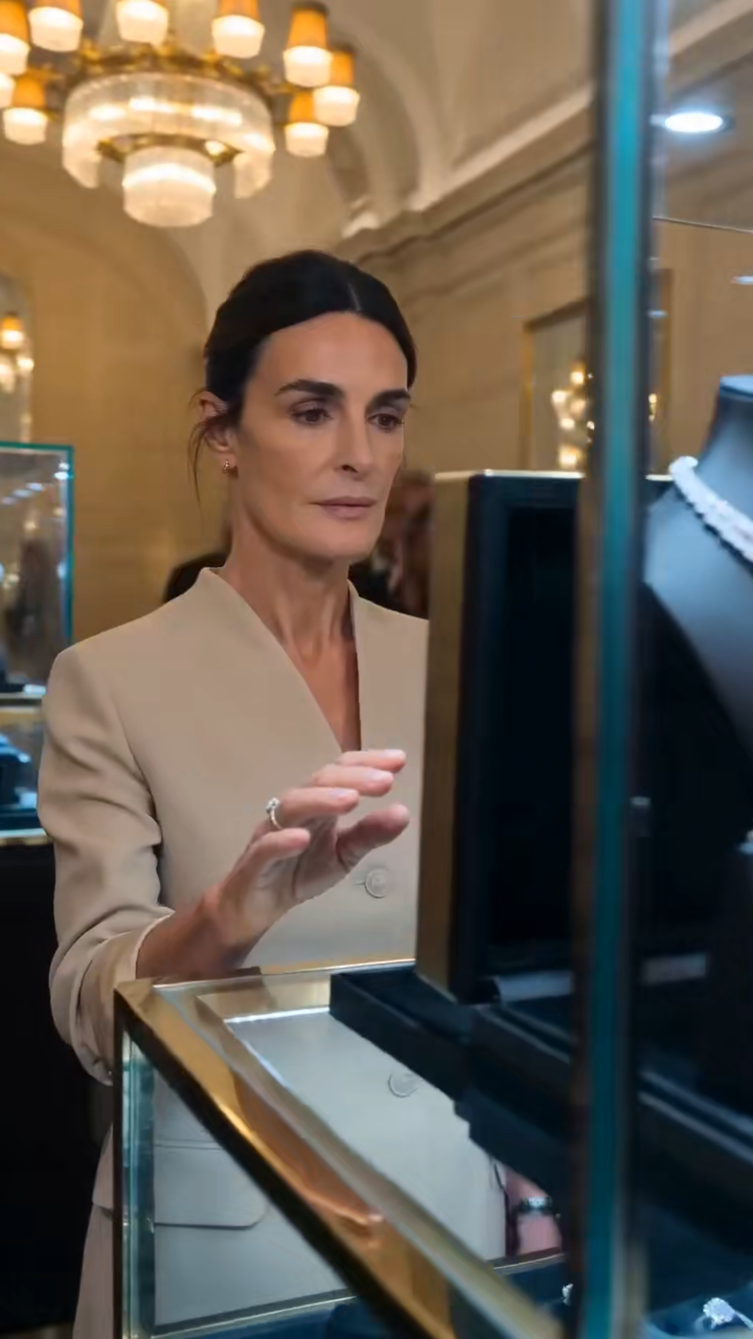 On l’a chassée d’une joaillerie de la place Vendôme… sans savoir qu’elle en était l’unique héritière