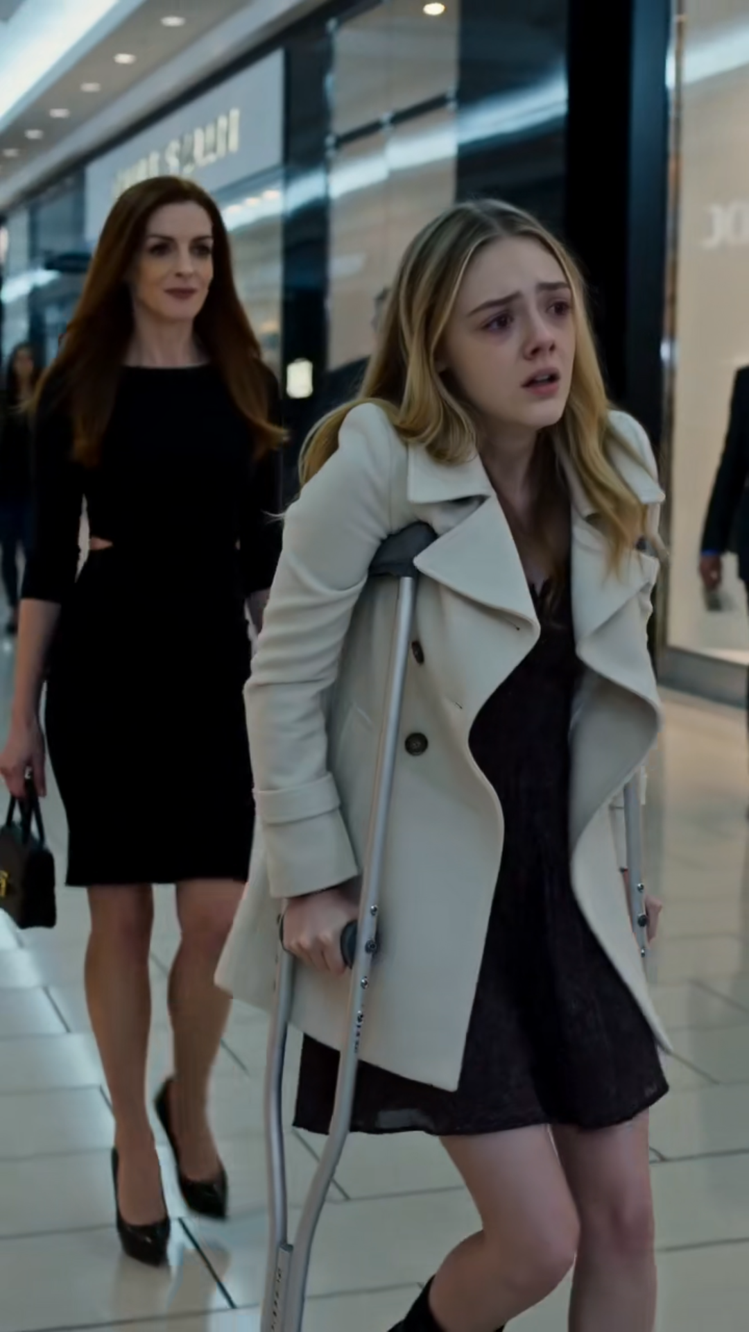 She Was Kicked to the Floor in a Luxury Mall—Then a Stranger Saw the Necklace She Was Carrying