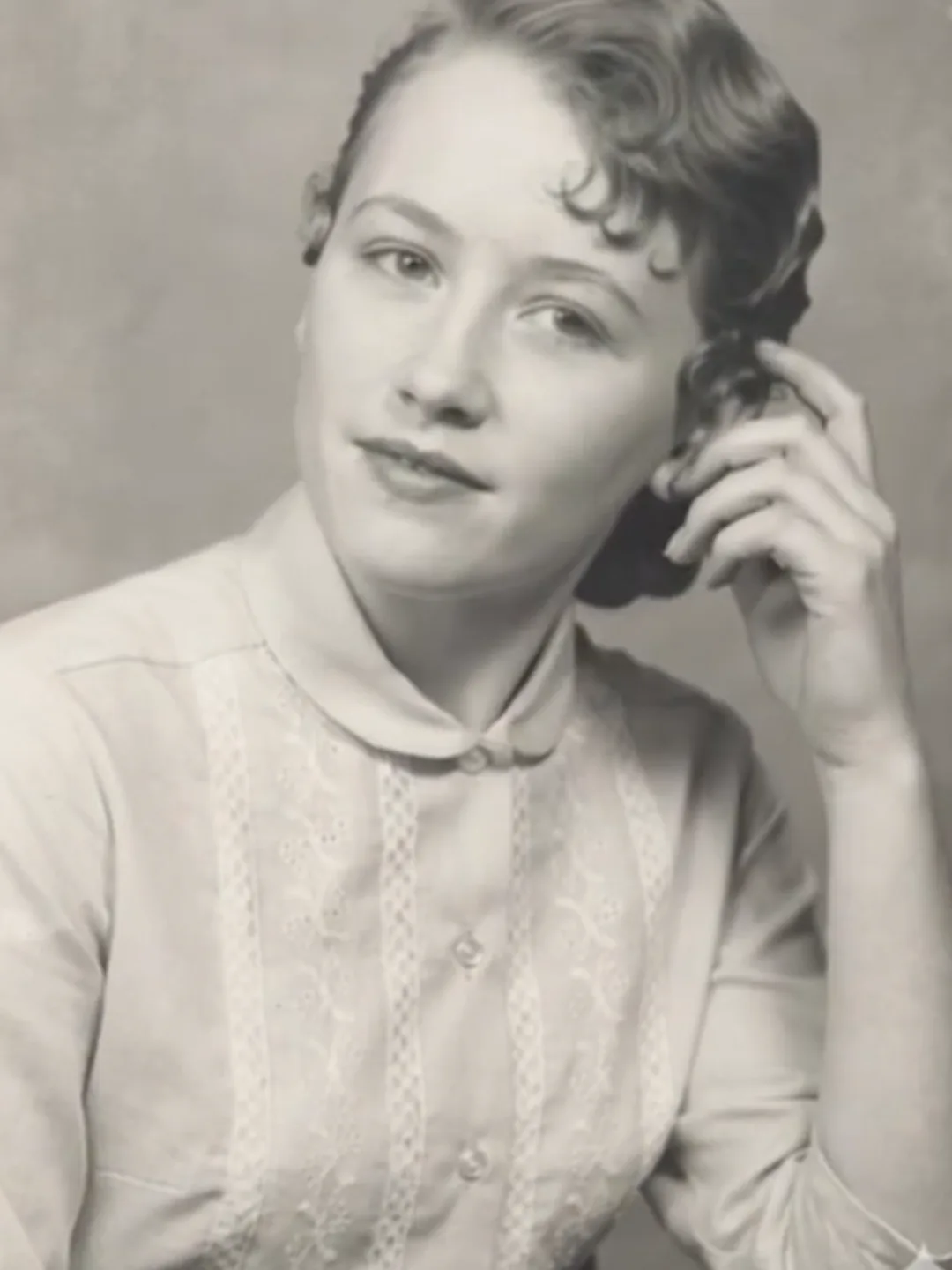 She Had A Tough Childhood Growing Up In A Cabin But Today Everyone Knows Her Name - AmericaNews