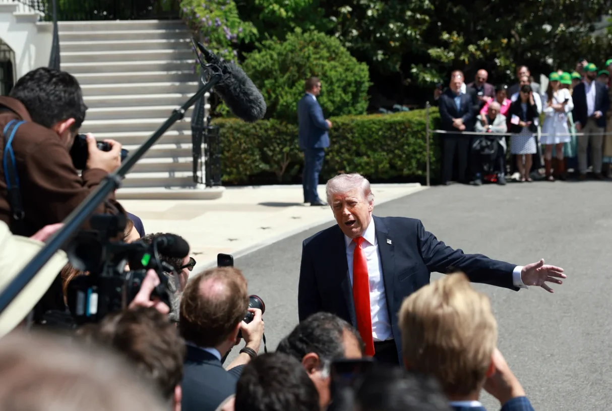 Trump FALLS ONCE MORE! — Doctor Reveals What Happenedd