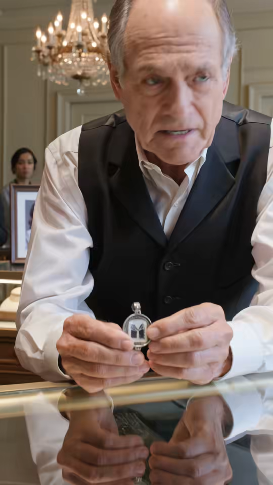 “A Little Pendant Exposed the Woman Who Stole Her Life… and Led Her Back Home”