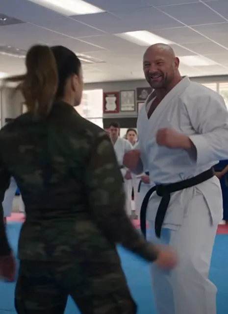 "He called me a “tired suburban mom” and challenged me in front of twenty students, convinced I was too weak to survive one punch—but the moment he attacked, the arrogant instructor discovered why professional fighters once feared the name “Silent Storm.”