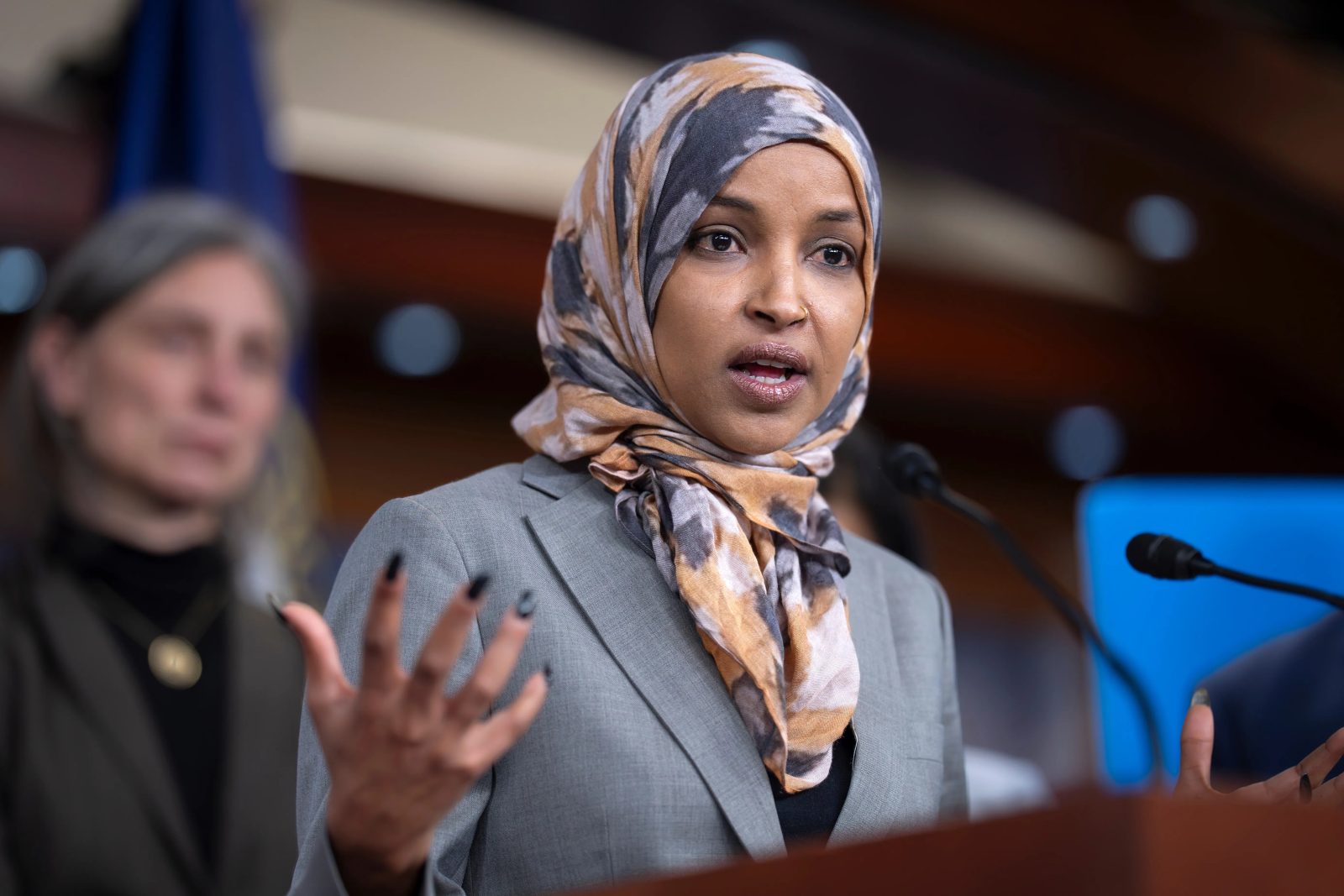 "🔥 FEDERAL INVESTIGATION EARTHQUAKE! — THE DNA TEST THAT COULD PROVE OMAR MARRIED HER BROTHER!"