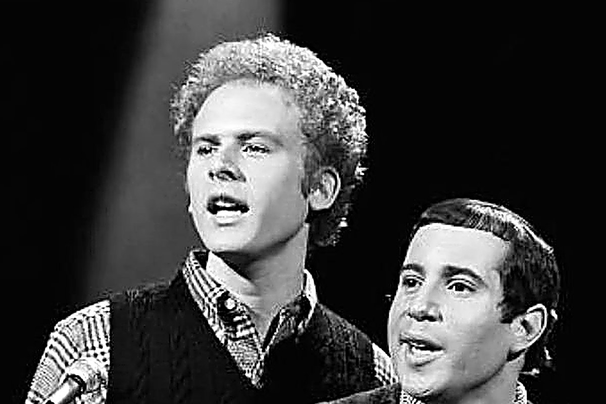A Promise Beside the Piano: The Enduring Power of “Bridge Over Troubled Water”