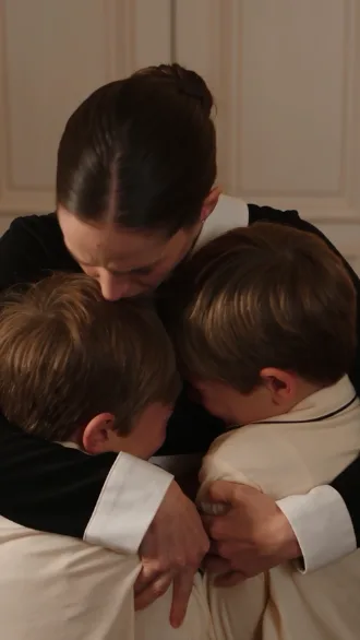 THE TWINS CLUNG TO THE HOUSEKEEPER AND CRIED, “VICTORIA SCARED US”… THEN SHE REPEATED THE WORDS THEY HEARD ABOUT THEIR DEAD MOTHER