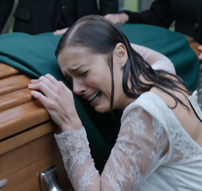 The cemetery stopped feeling like a funeral the moment the old woman took the paper from the bride’s hand. - Full Story