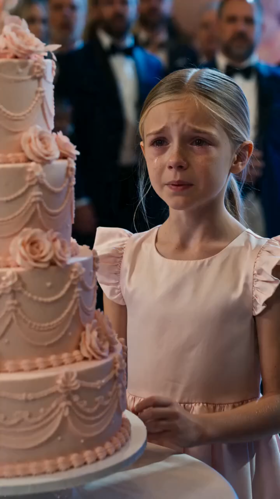 A LITTLE GIRL WAS KICKED OUT OF A MILLION-DOLLAR BIRTHDAY PARTY—THEN THE SCREEN REVEALED SHE WAS THE REAL GUEST OF HONOR 😱🎂👧💔🏨🔥**