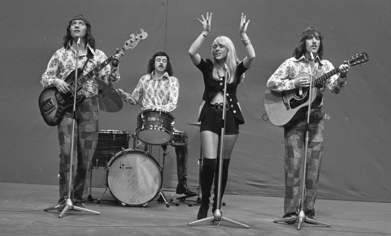 Released in 1971, this cheerful pop hit sounded bright and carefree on the surface… But hidden inside the lyrics was a surprisingly sad story most listeners never noticed.