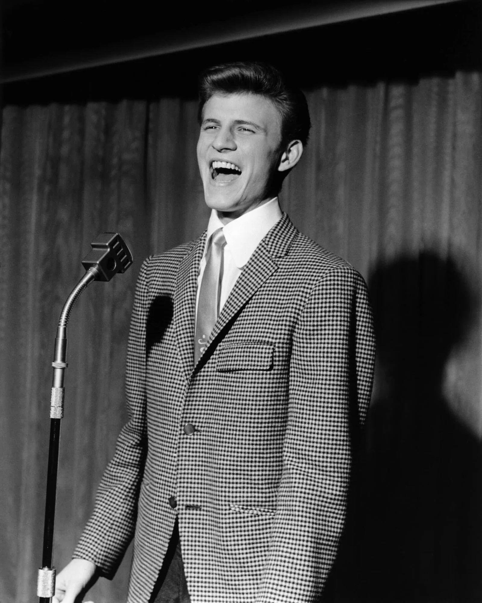 The Cascades’ “Rhythm of the Rain” Captures Heartbreak and Climbs Global Charts in 1963