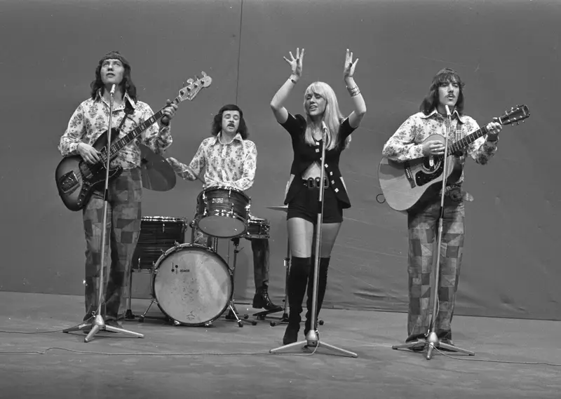 Released in 1971, this cheerful pop hit sounded bright and carefree on the surface… But hidden inside the lyrics was a surprisingly sad story most listeners never noticed.