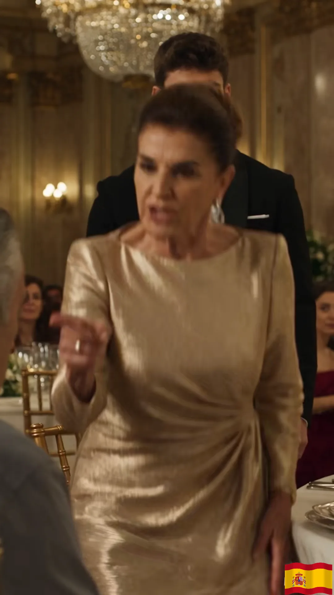 Mi suegra llamó basura a mi padre en mi boda… sin saber que él podía decidir el futuro de toda su familia