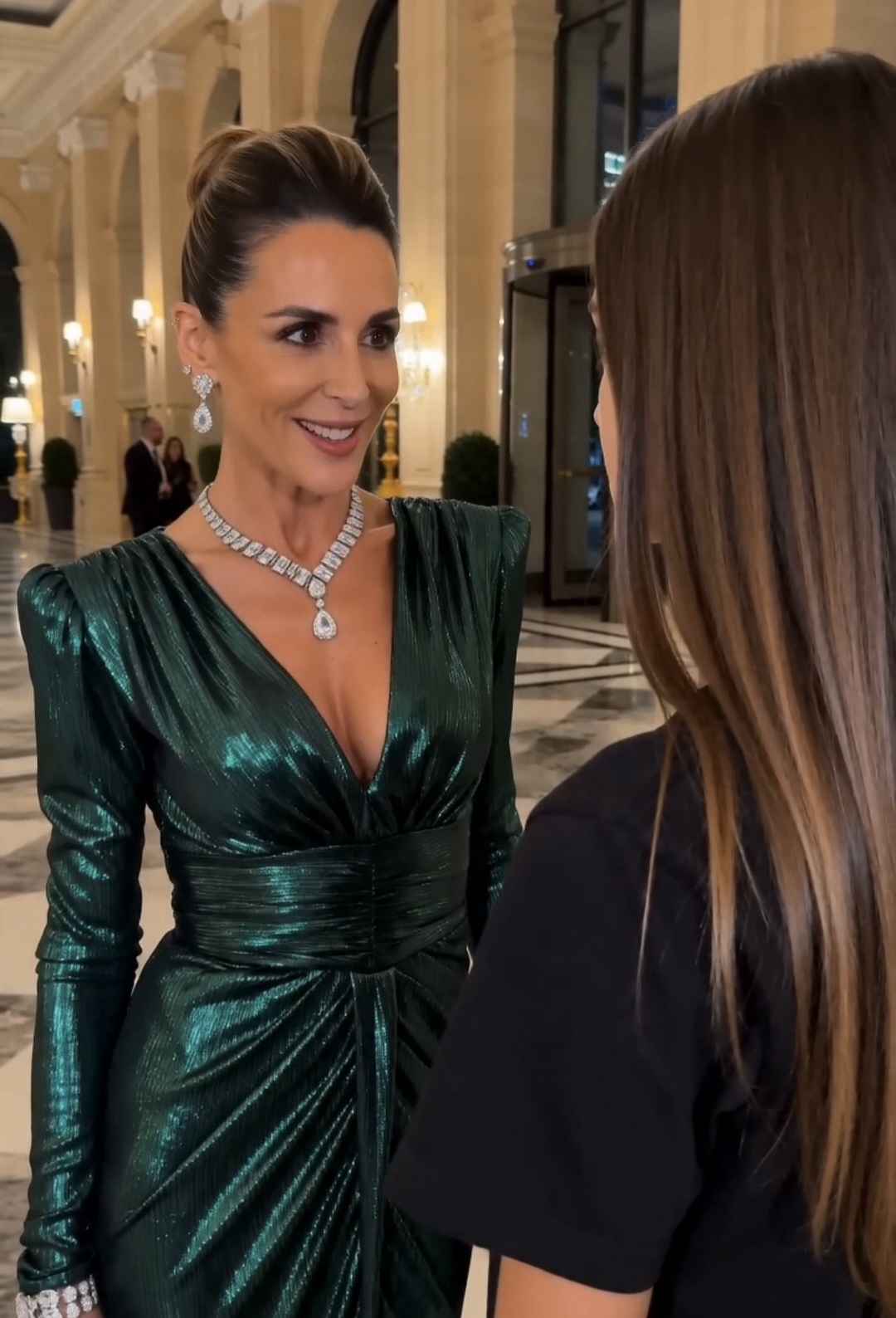 She humiliated her in the hotel lobby… then the reception revealed who had booked the presidential suite