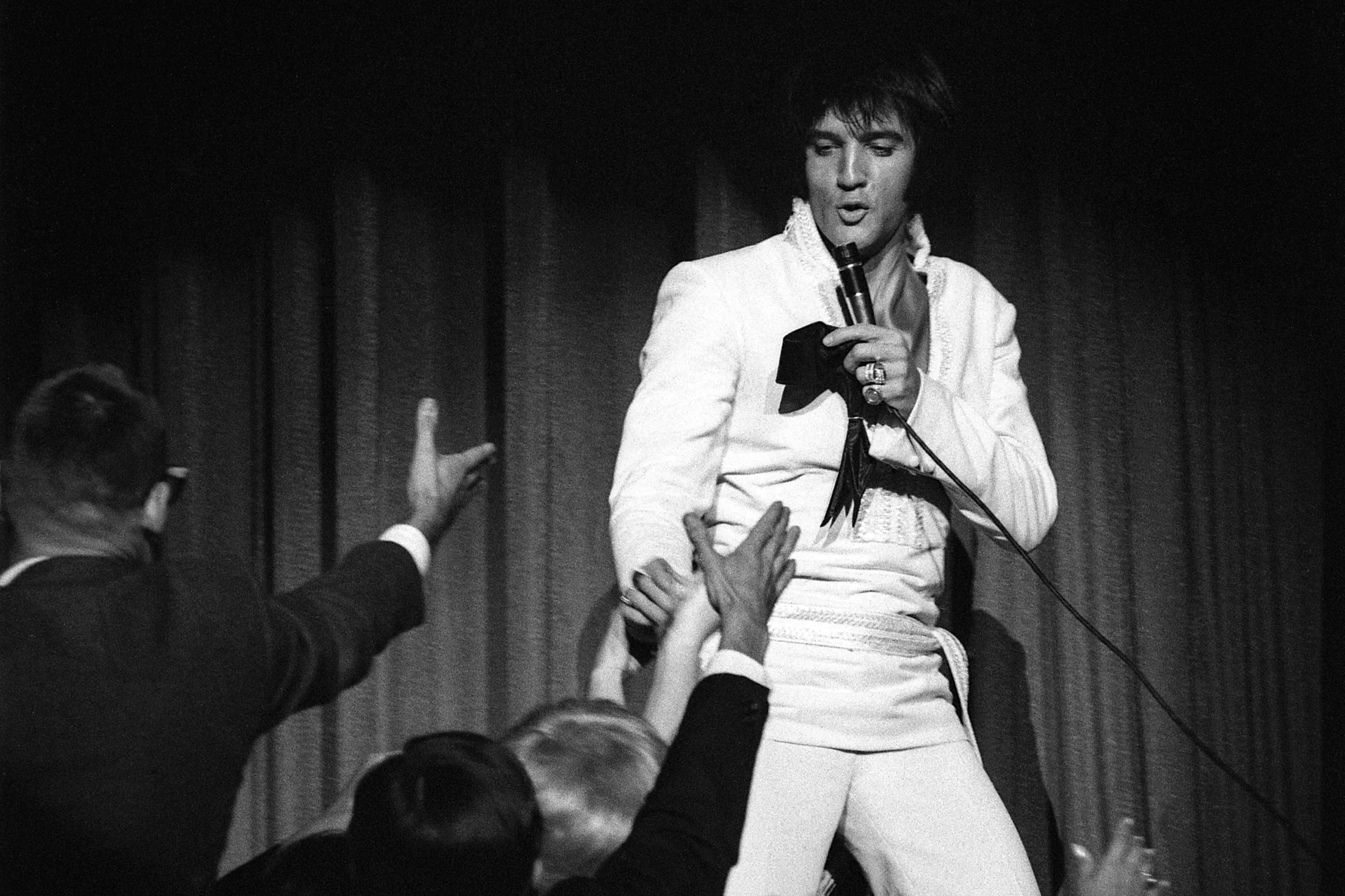The Dark Truth Behind Elvis Presley’s Suspicious Minds