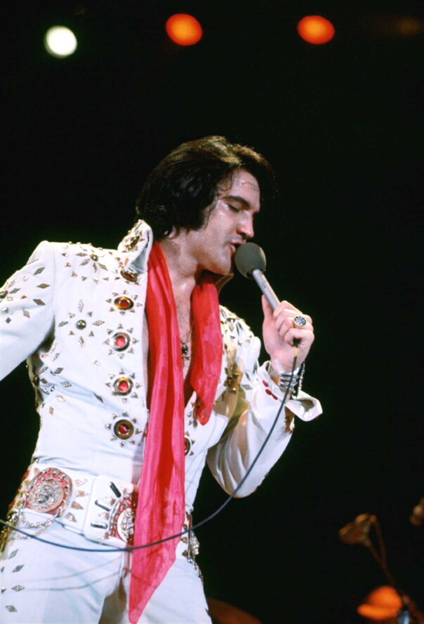 When Elvis Presley Defied Hollywood: The Night He Refused to Sanitize